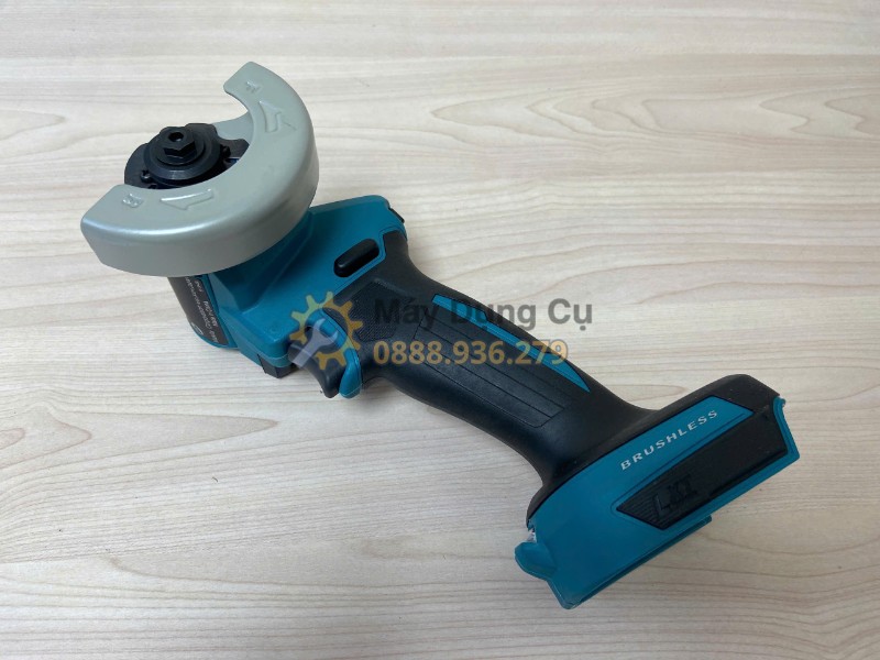 Máy cắt cầm tay dùng pin 18V Makita DMC300Z chính hãng