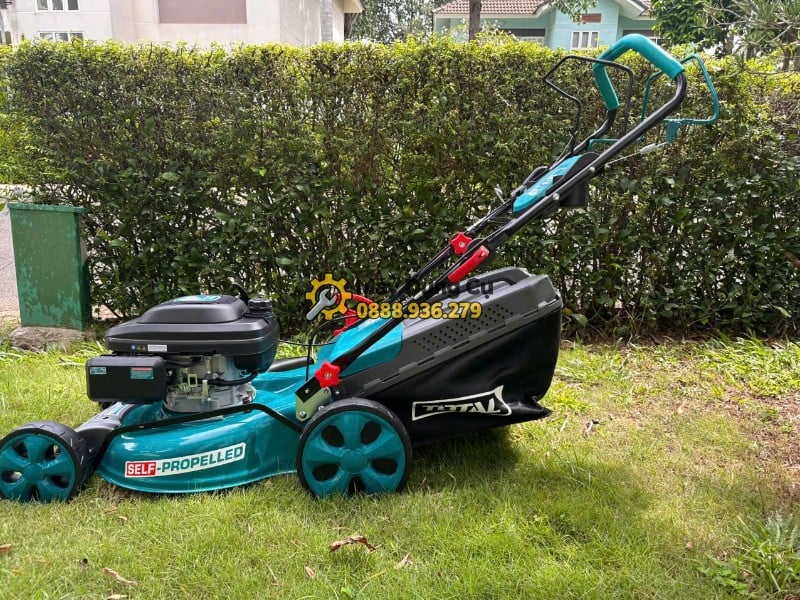 Thiết kế mặt bên máy cắt cỏ Total TGT196202