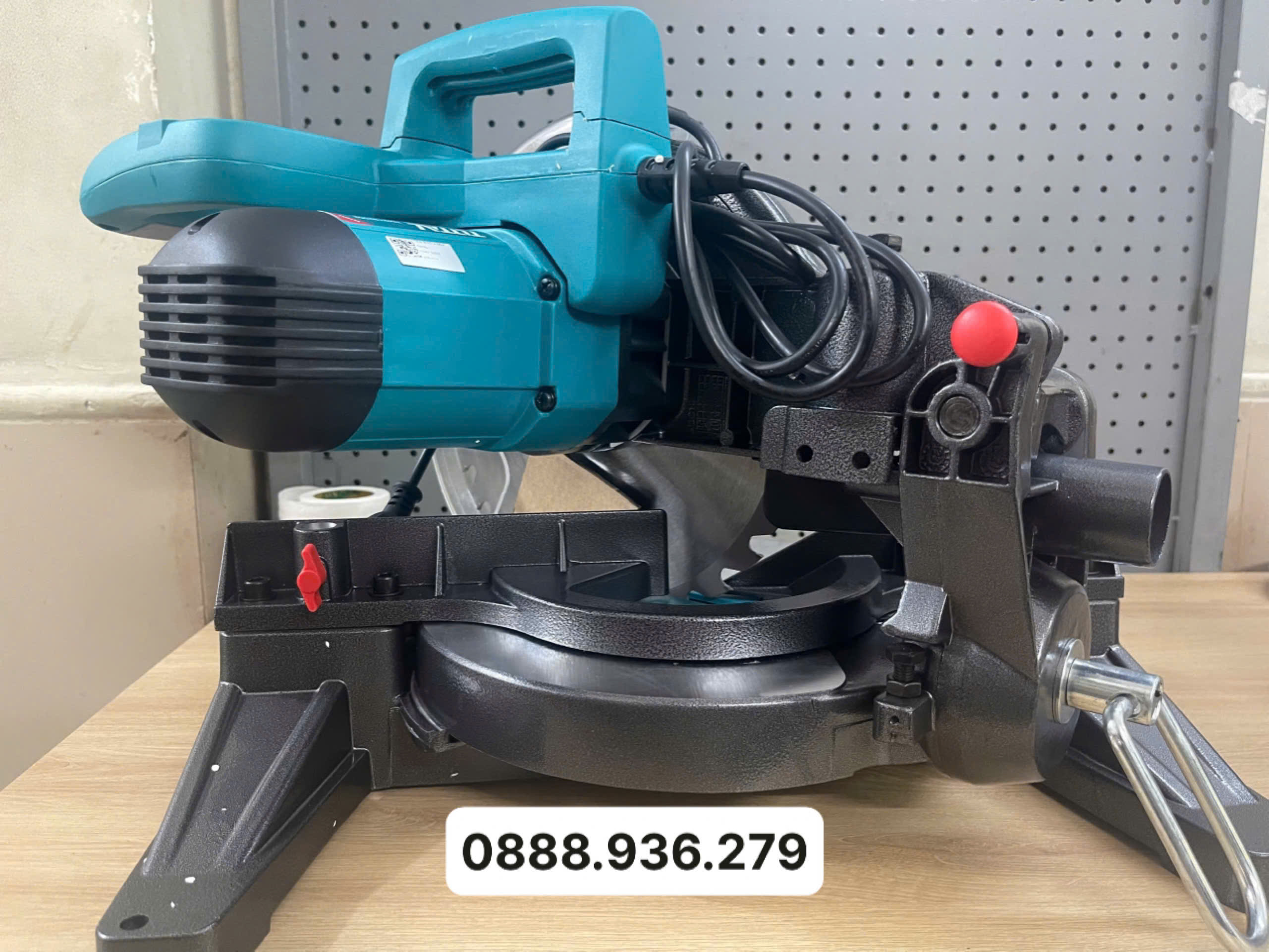 Máy cắt nhôm 1800W Total TS42182552 cho xưởng nhôm kính, tốc độ 5500 vòng/phút