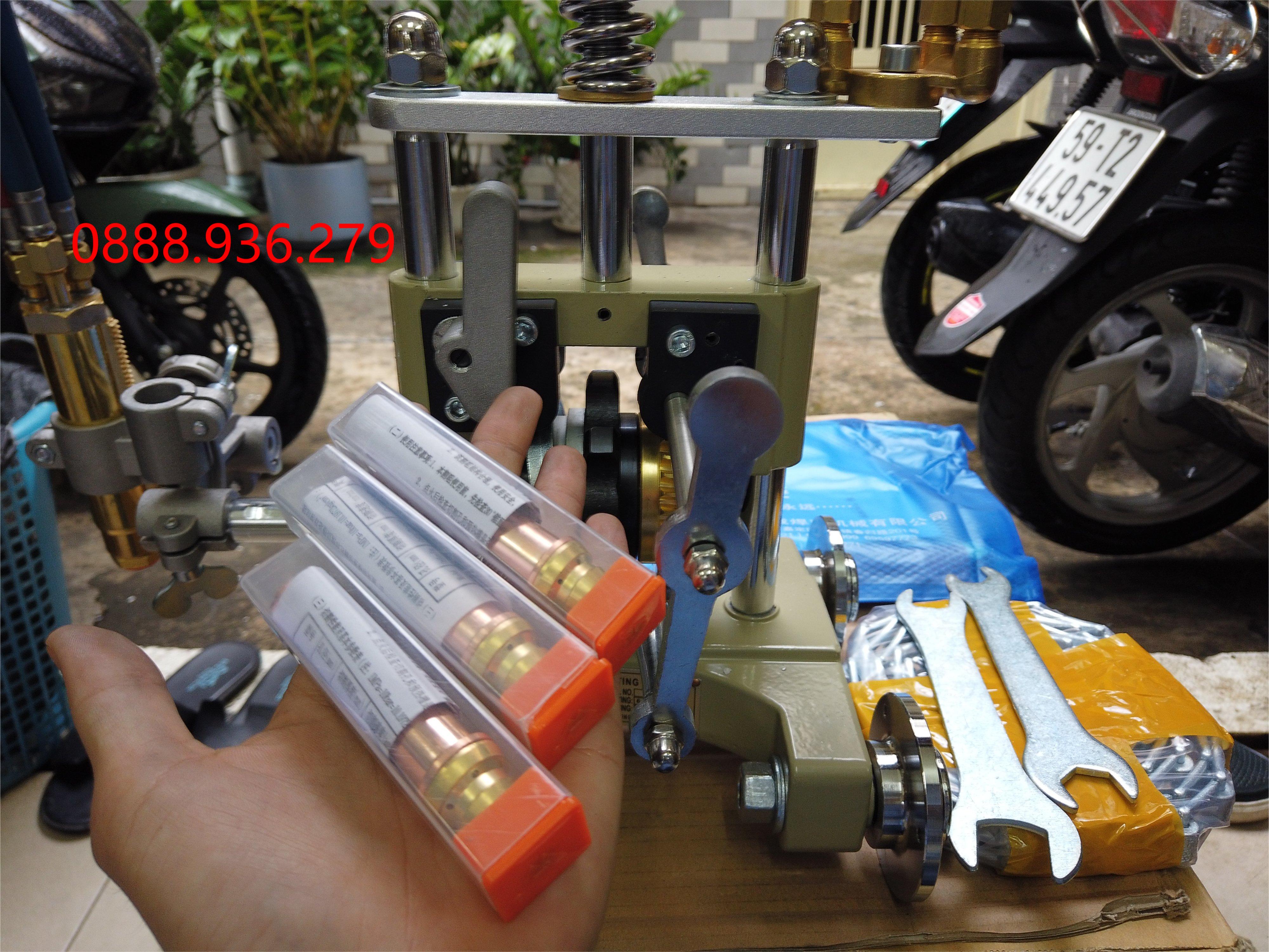 Máy Cắt Ống HUAWEI CG2-11G khi vận hành