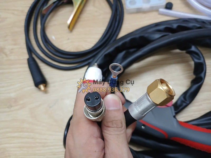 Các đầu nối súng cắt trên máy Plasma Jasic CUT60 L211
