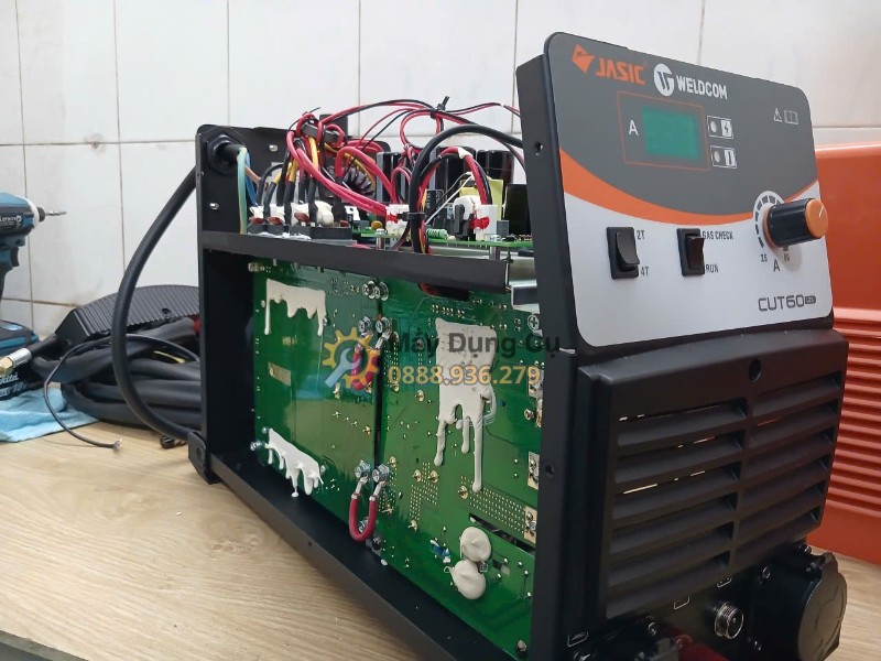Khung máy Jasic CUT60 L211 mở vỏ nhìn từ góc trước