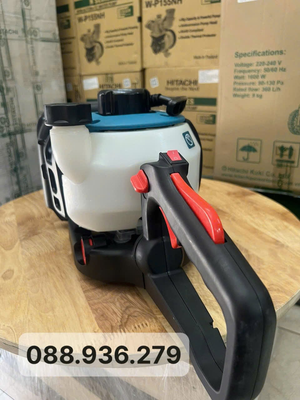 Tay cầm công thái học – Máy cắt tỉa hàng rào xăng Total TGT5265511 chính hãng