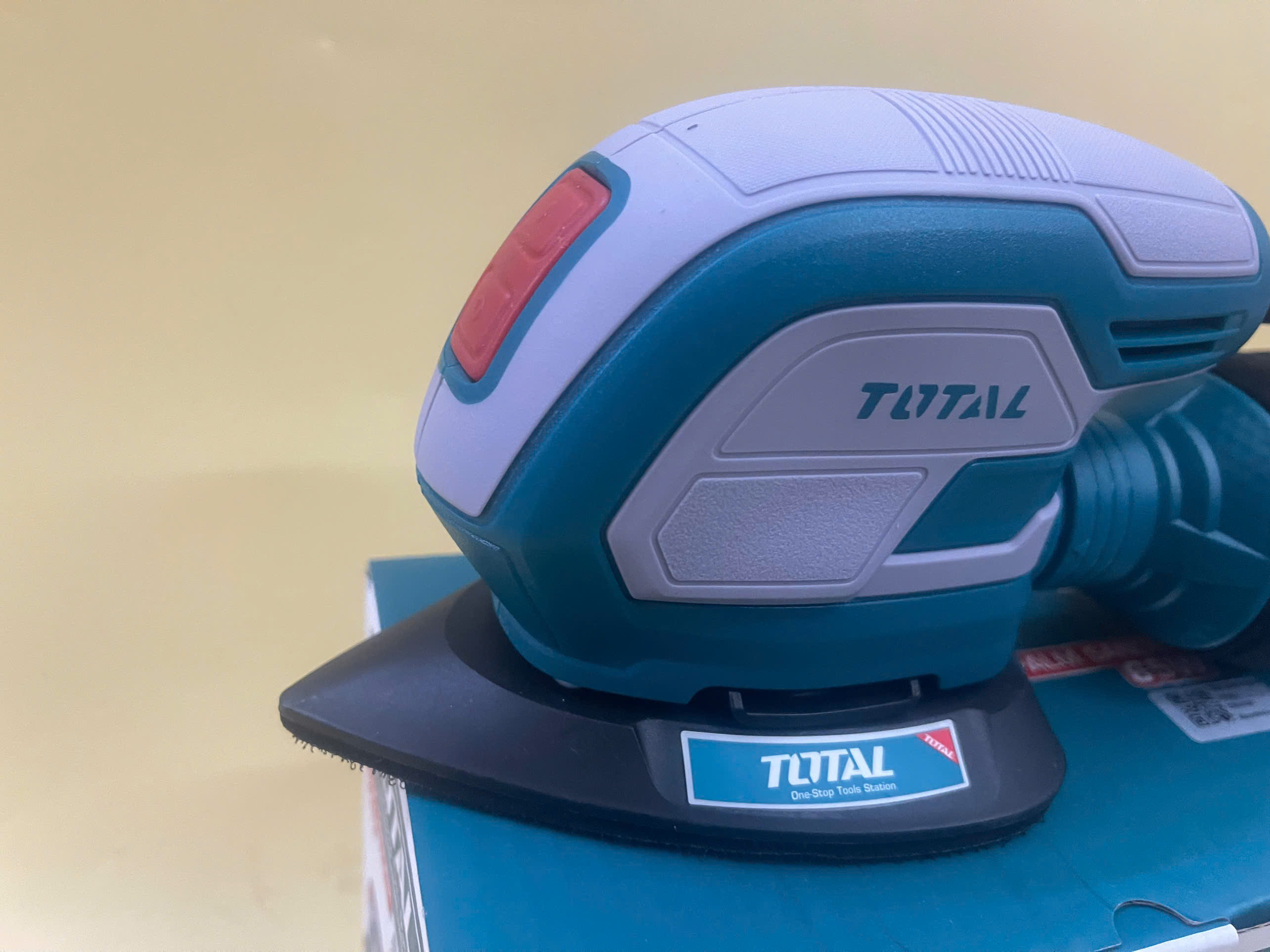 Máy chà nhám rung Total TMS6505 chính hãng kèm túi đựng bụi và phụ kiện
