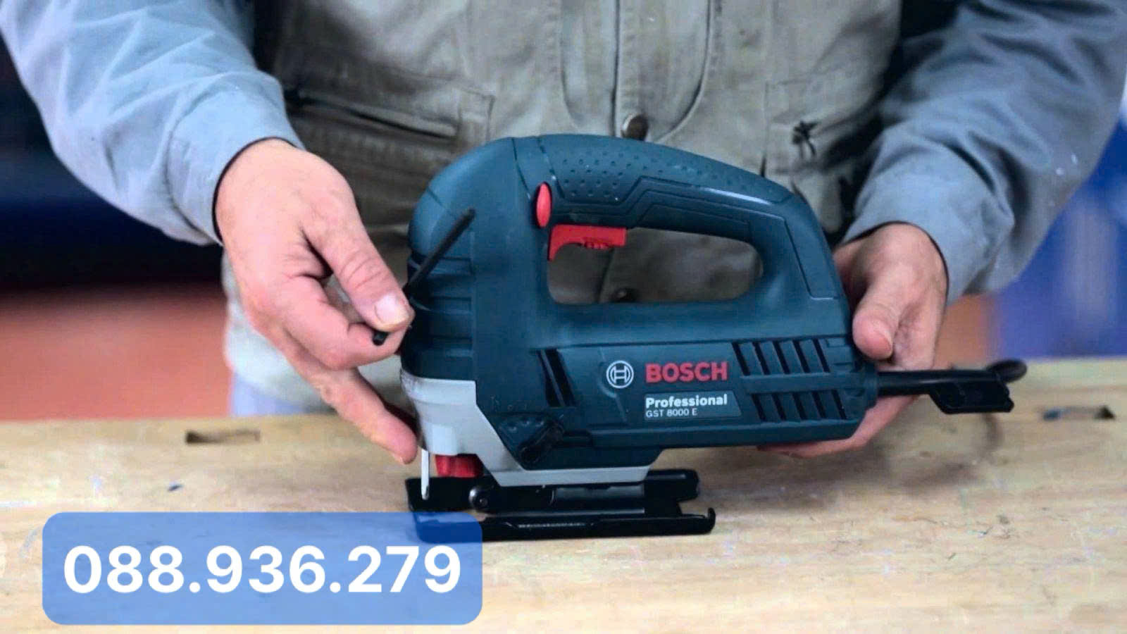 Máy cưa lọng Bosch GST 8000E - góc nhìn tổng thể