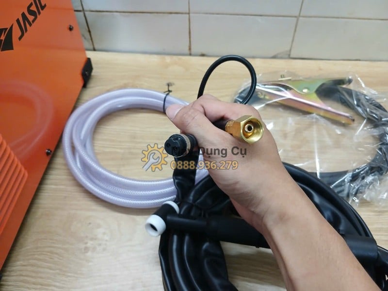 Máy hàn TIG nguội Jasic TIG250S W228 - dau noi sung han tig