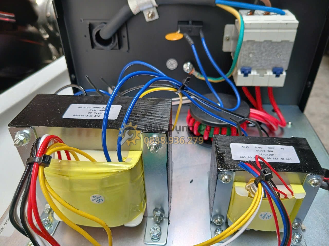 Chi tiết bộ cấp dây của máy hàn MIG Jasic MIG500 J8110