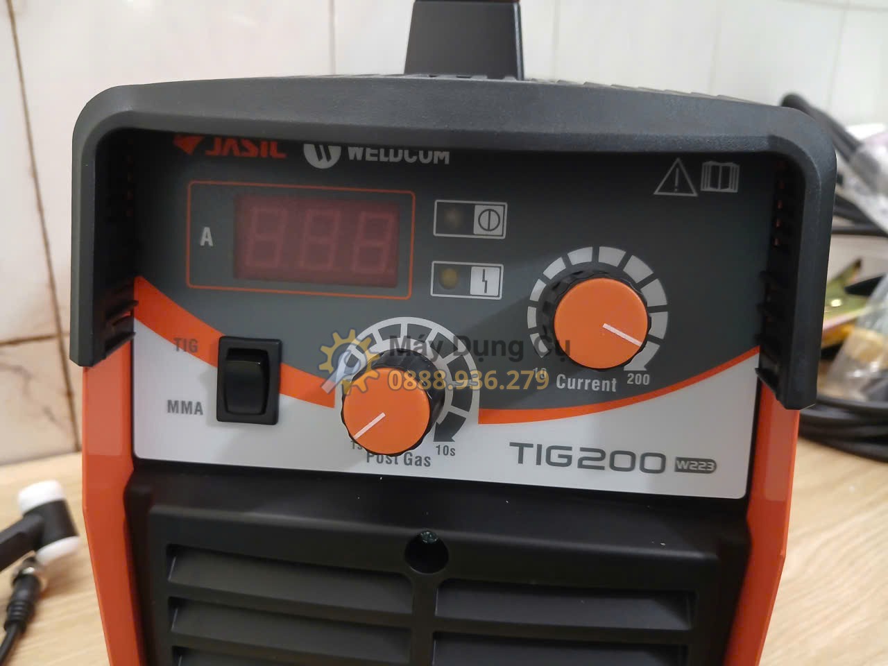 Máy hàn Jasic TIG200 W223 dùng trong xưởng cơ khí