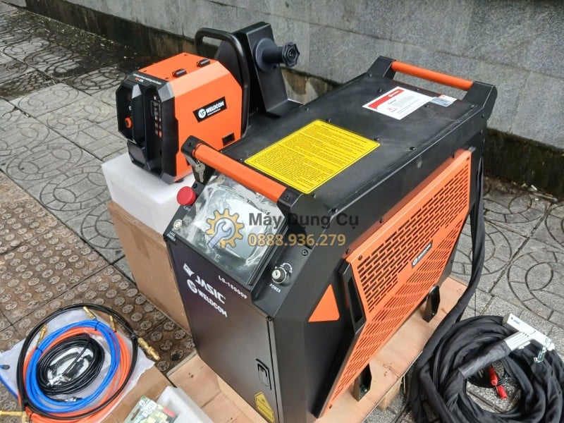 Máy hàn laser Jasic LS-15000F thế hệ 3 - toan bo goc cheo ben phai