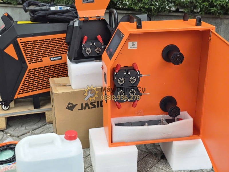 Máy hàn laser Jasic LS-20000F và phụ kiện kèm thùng
