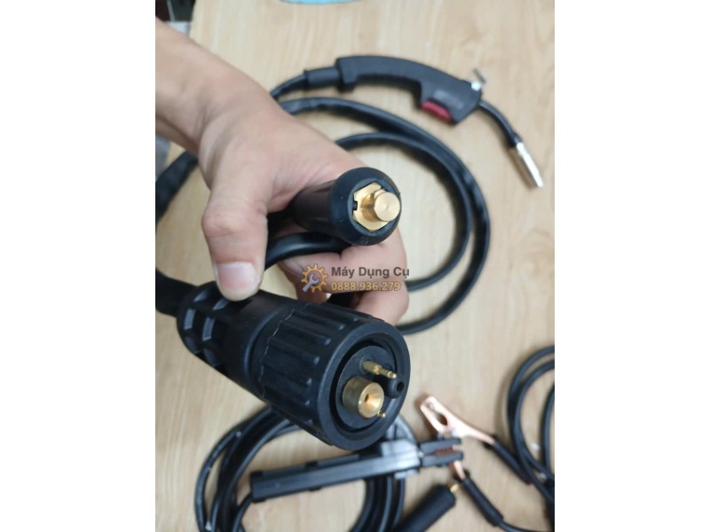 Máy hàn MIG Jasic NB-160E – đầu giắc súng hàn