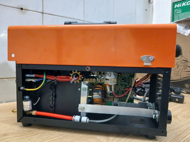 Máy hàn MIG Jasic NB-160E – khoang linh kiện bên trong