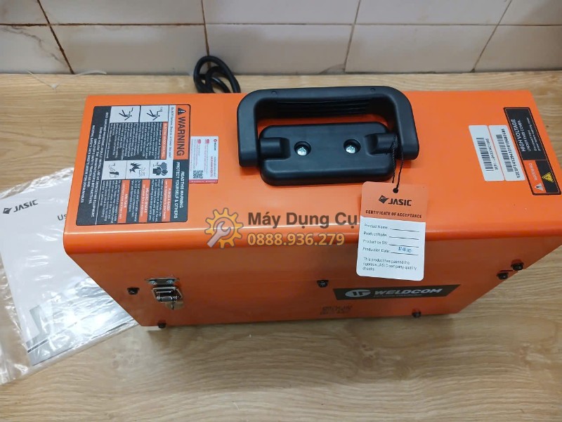 Máy hàn MIG Jasic NB-160E – tay cầm và tem trên thân