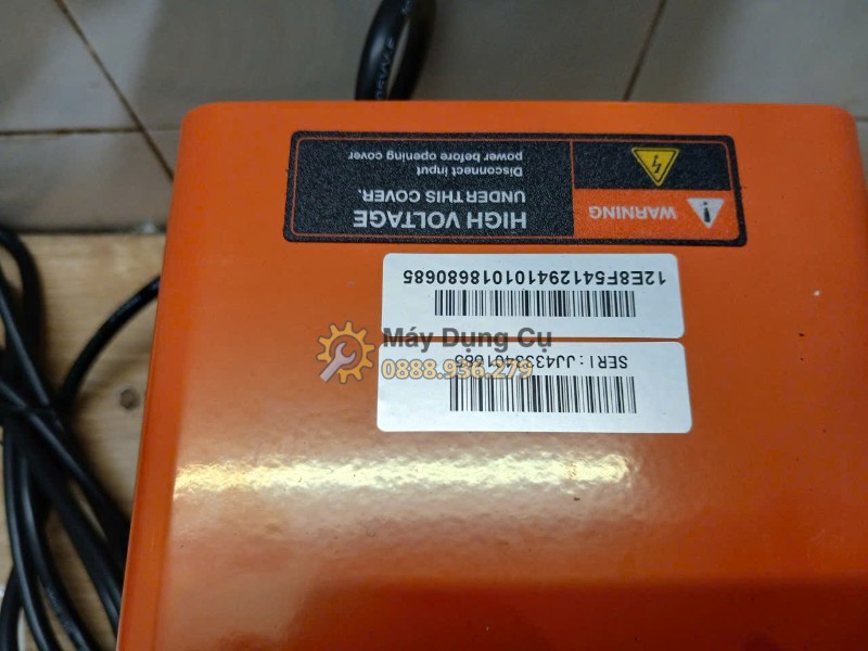 Máy hàn MIG Jasic NB-160E – tem cảnh báo điện áp