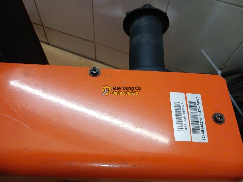 Tay xách chắc chắn trên thân máy Jasic NB250E Tay xách trên thân máy hàn MIG Jasic NB250E