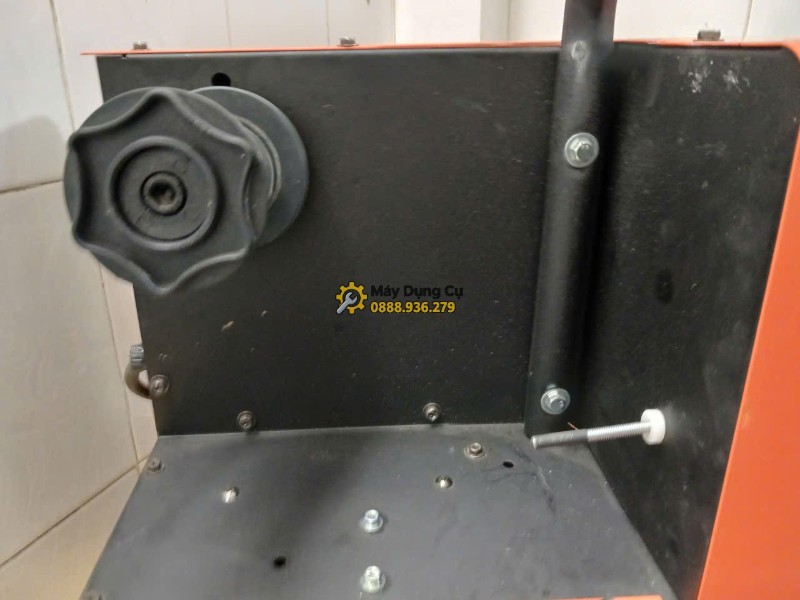 Vị trí lắp cuộn dây Jasic NB250E Trục lắp cuộn dây máy hàn MIG Jasic NB250E