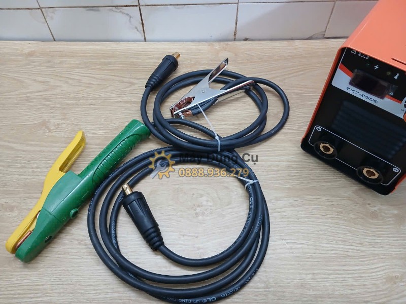 Máy hàn que Jasic ZX7-250E - bo phu kien day han day du