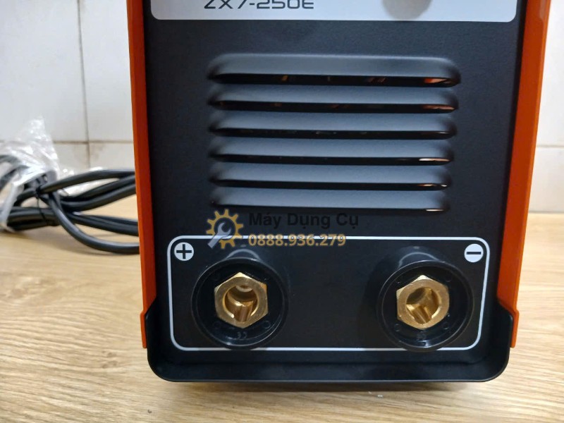 Máy hàn que Jasic ZX7-250E - mat truoc chan cam han
