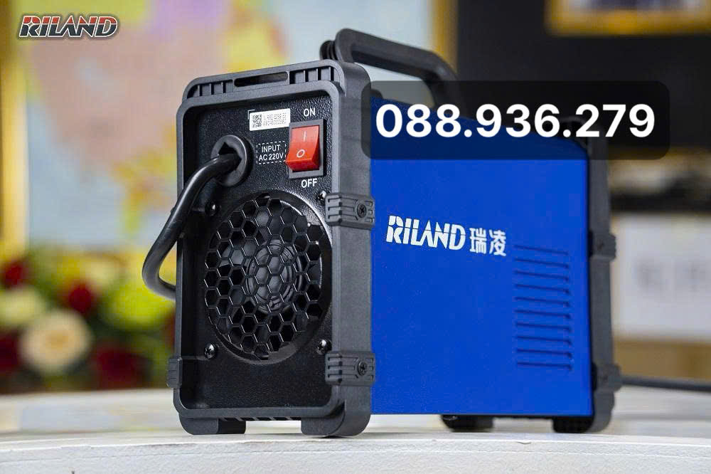 Mặt sau ZX7 250DE - thông gió, cổng kết nối, vận hành ổn định
