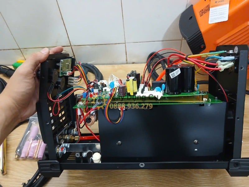 Máy hàn TIG Jasic TIG200 W223 200A - toan canh khung may mo nap