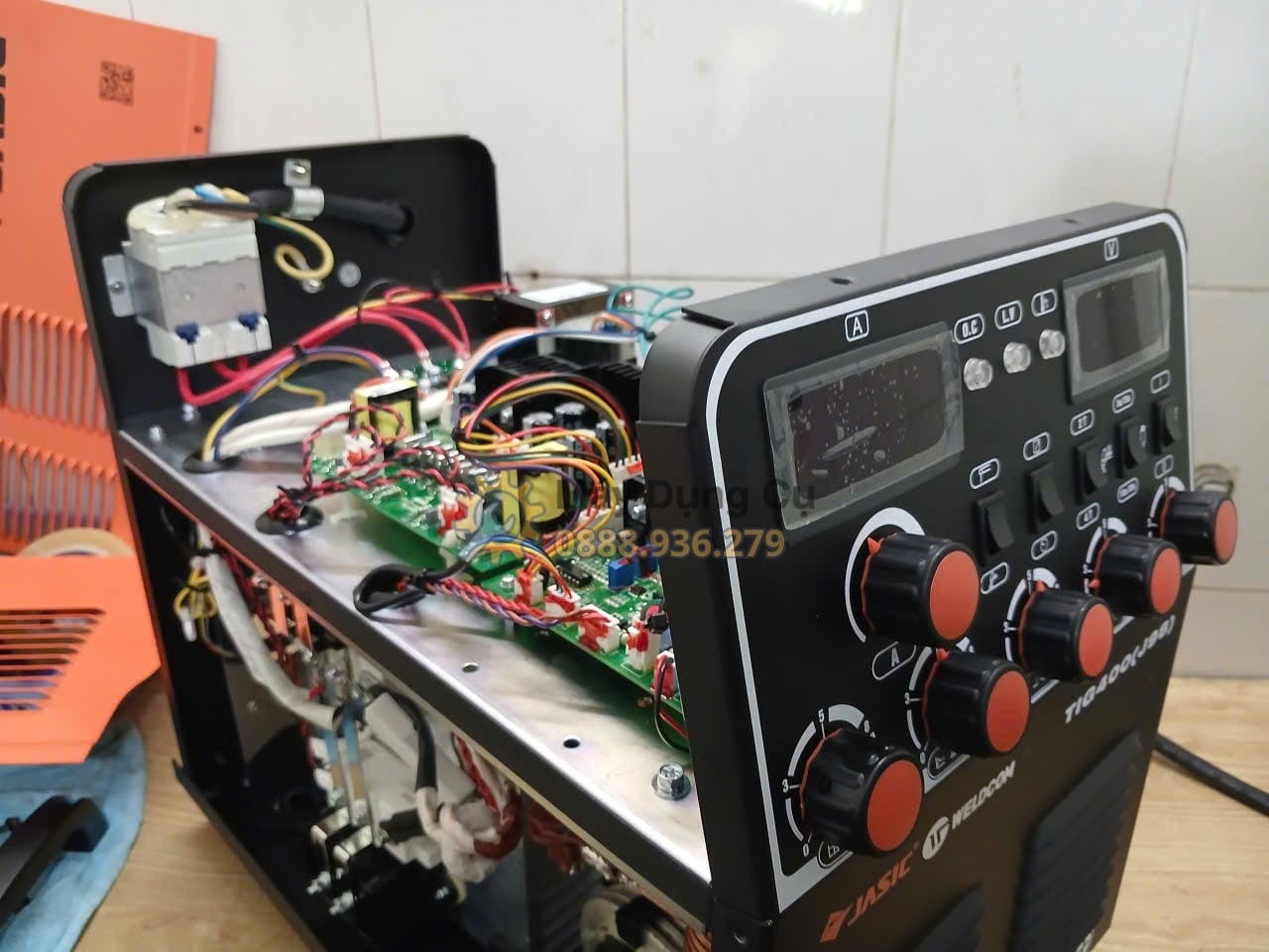 Máy hàn TIG Jasic TIG-400 J98 hàn chi tiết cơ khí chính xác