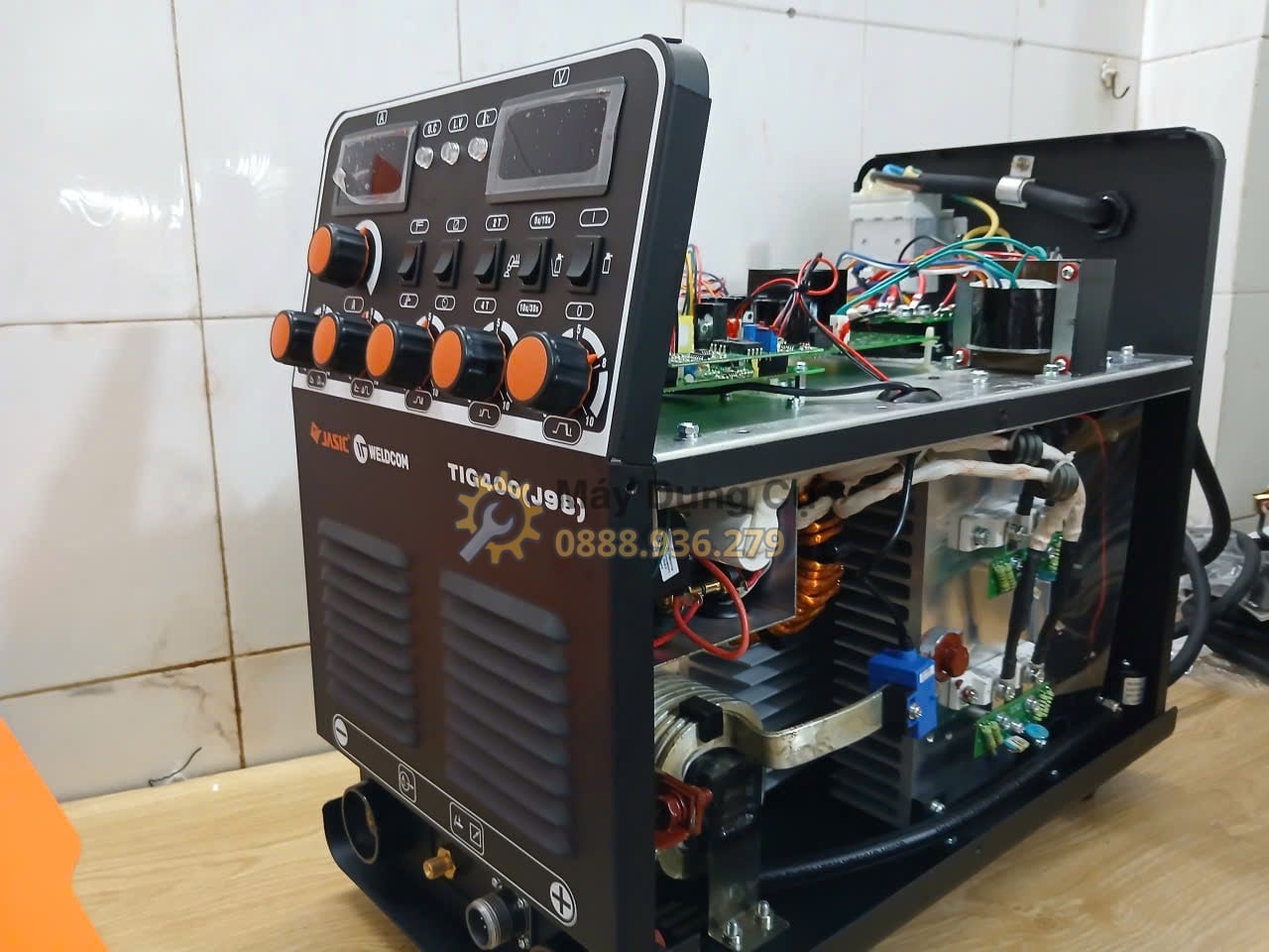 Máy hàn Jasic TIG-400 J98 dùng cho công việc hàn đường ống
