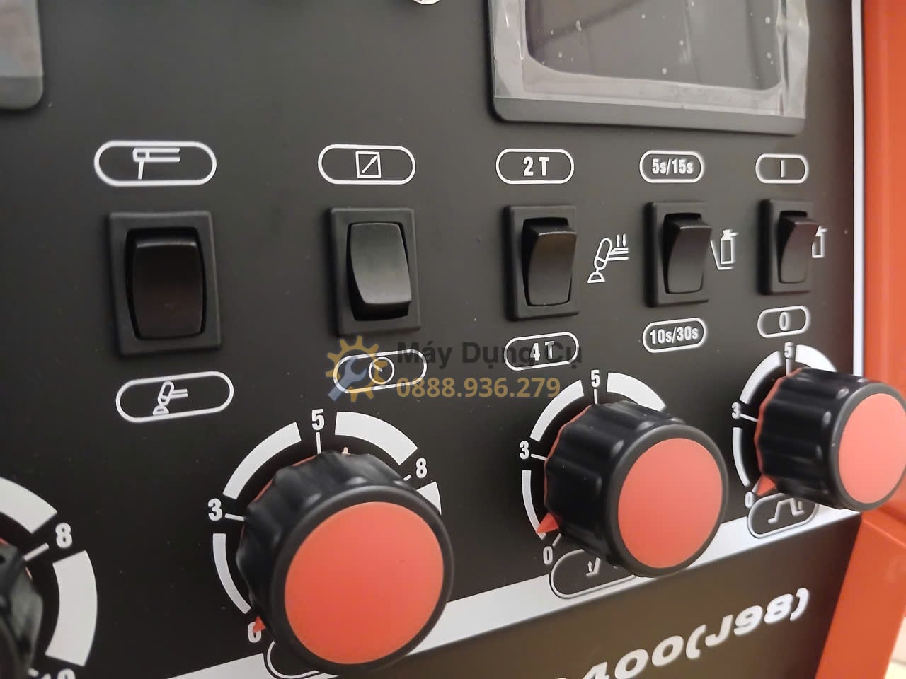 Thiết bị hàn TIG Jasic TIG-400 J98 dùng trong môi trường chuyên nghiệp