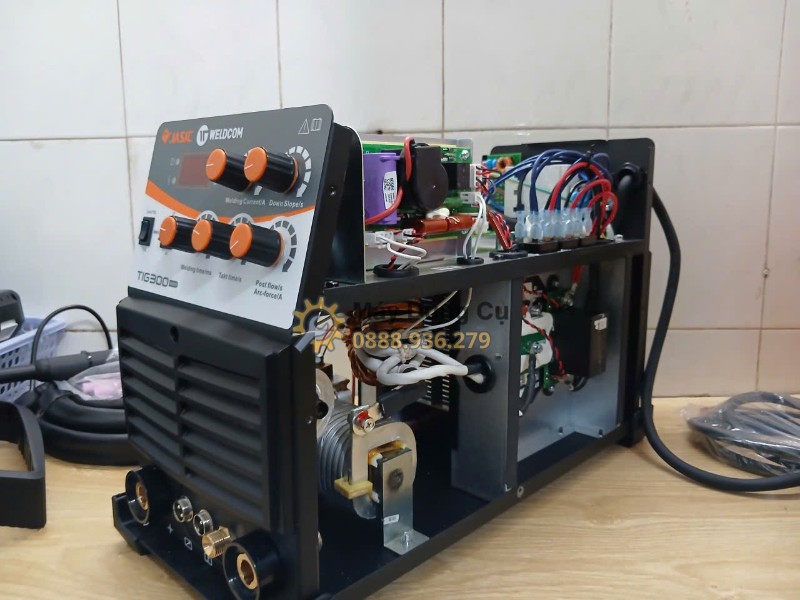 Máy hàn TIG nguội Jasic TIG300 W229 - khoang linh kien goc cheo