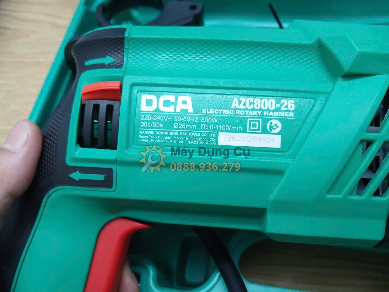 Máy khoan bê tông DCA AZC800-26 dùng cho sửa chữa và cải tạo công trình