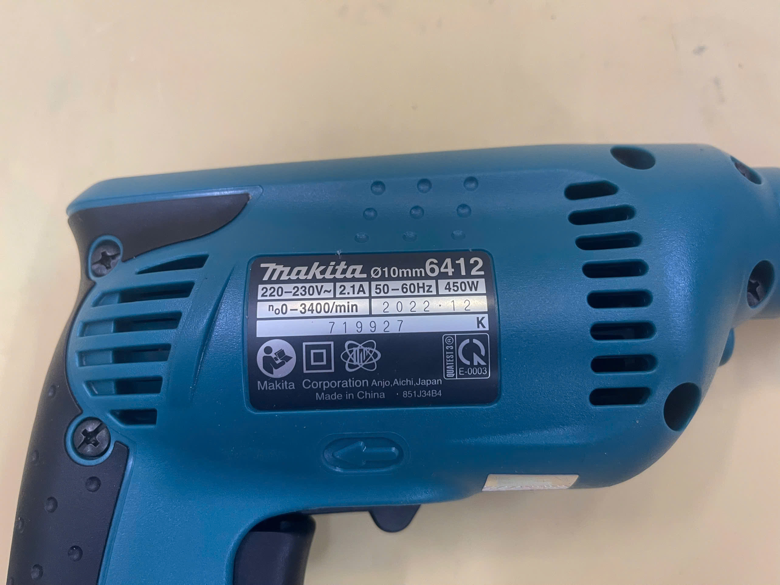 Máy khoan điện Makita 6412 dùng cho xưởng