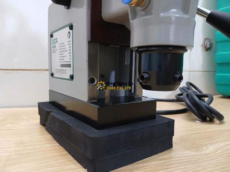 Đế từ và đầu khoan máy DCA AJC30