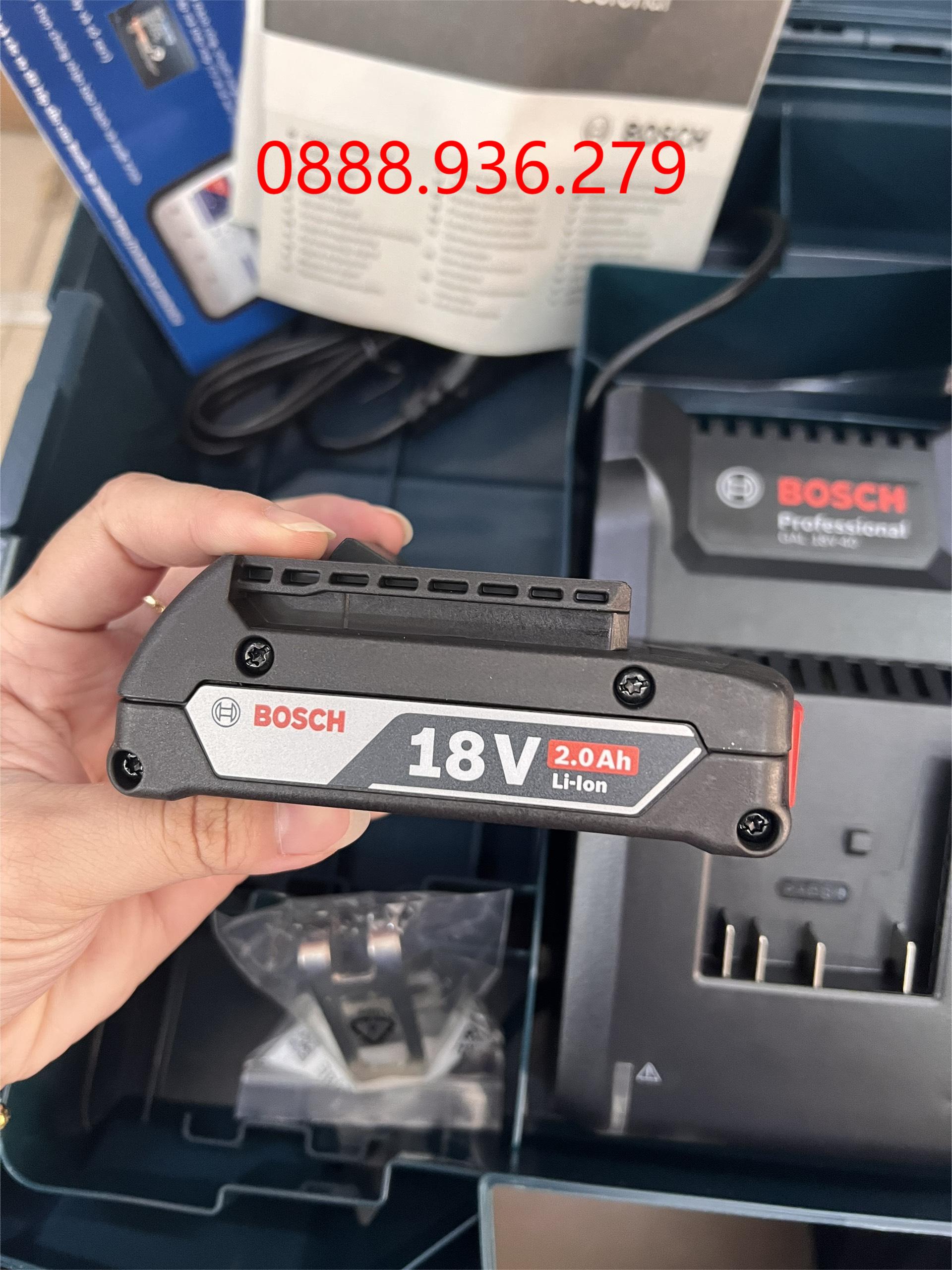 Máy khoan pin Bosch GSR 18V-50 phụ kiện kèm theo
