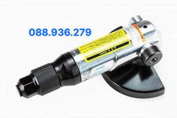 Cận cảnh tay cầm và vỏ che đĩa của máy mài góc SATA 02541
