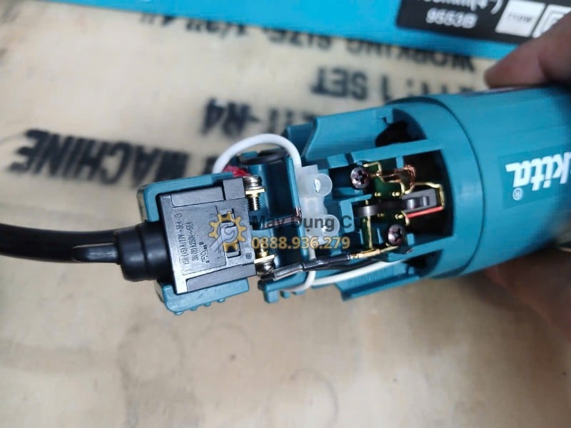 may mai goc makita 9553b cong tac dien mo vo