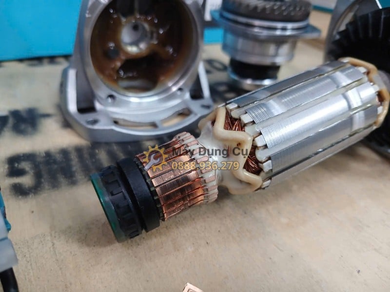 may mai goc makita 9553b roto co gop va cuon day can canh