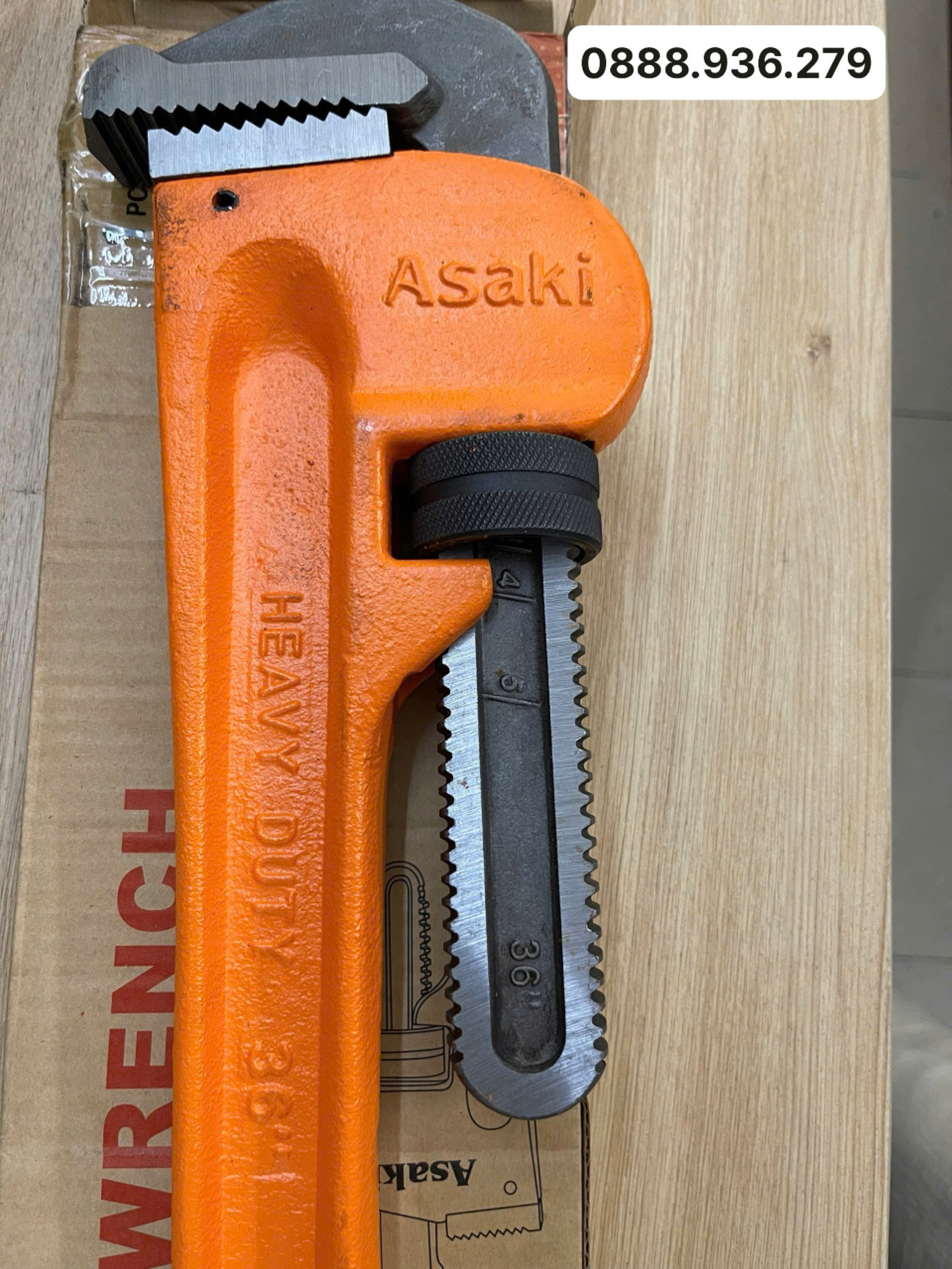 Mỏ lết răng Asaki AK-0637 36 inch 900mm cán bọc nhựa, kẹp ống tối đa 85mm chính hãng