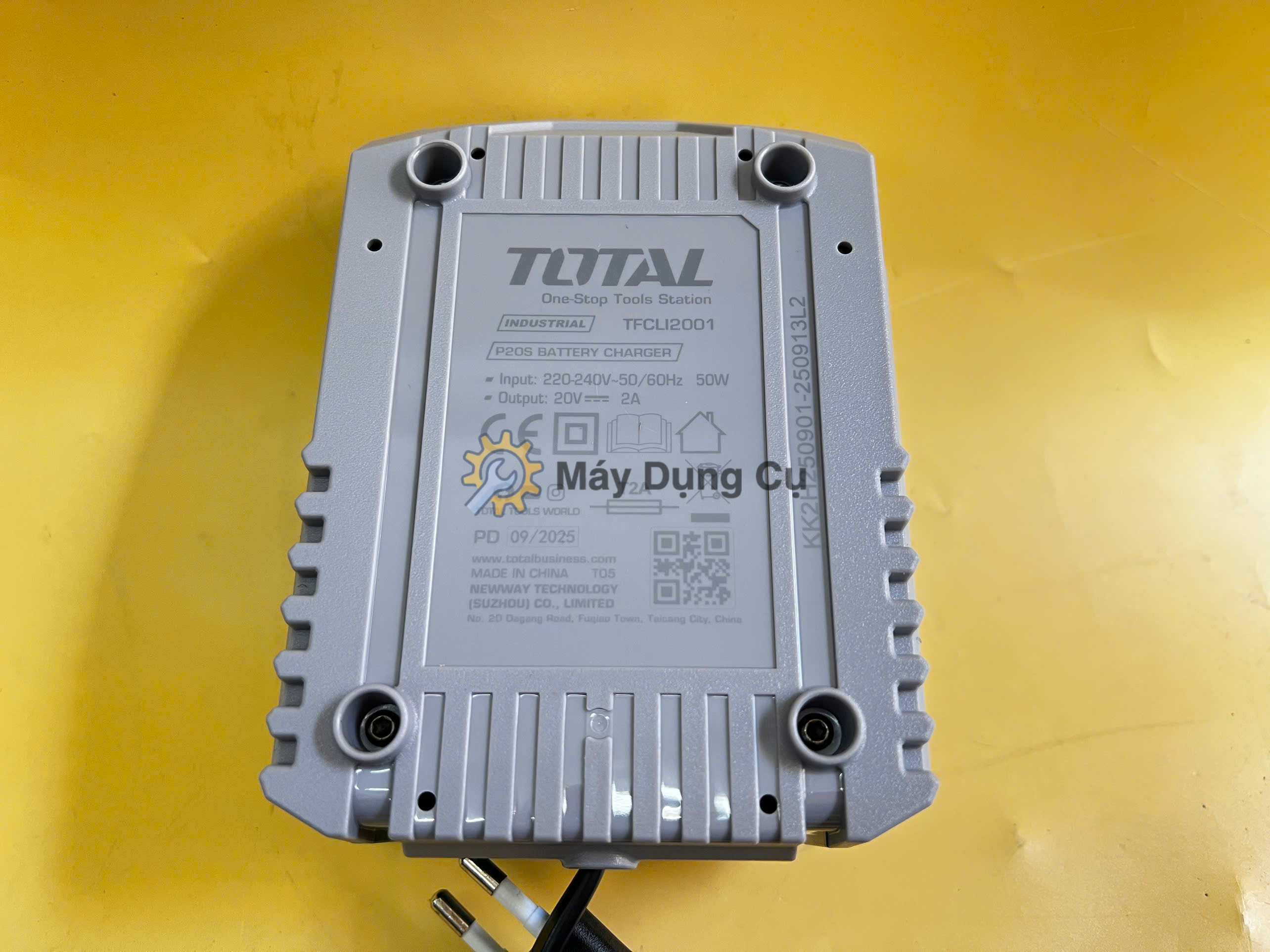 Sạc pin Total TFCLI2001 20V dòng sạc 2A tương thích pin Total P20S 2Ah 4Ah