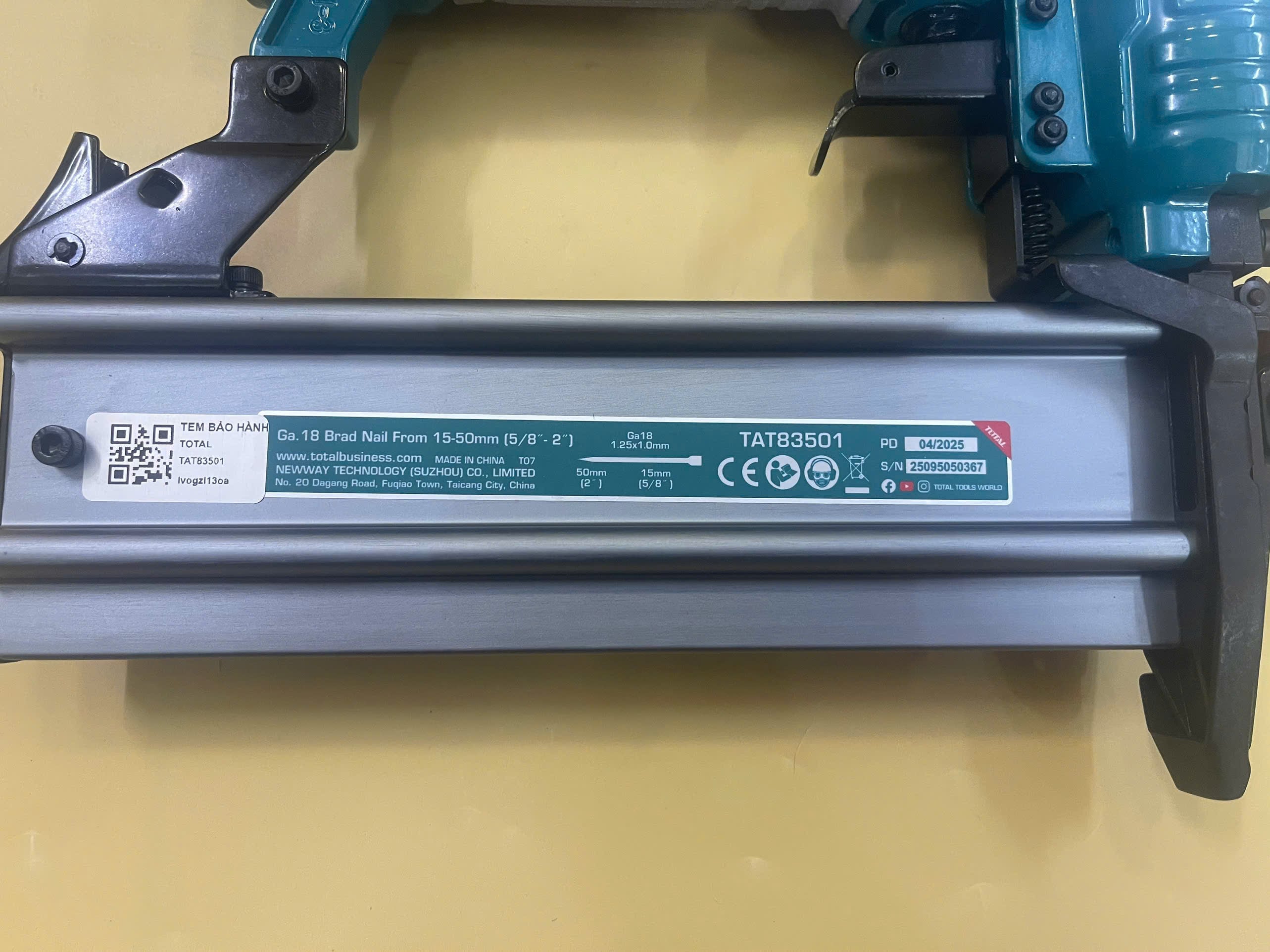 Súng bắn đinh thẳng Total TAT83501 F50 khí nén