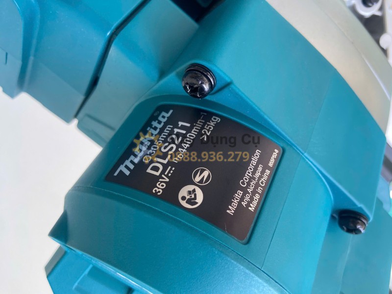 Tem model Makita DLS211Z trên máy cưa đa góc trượt