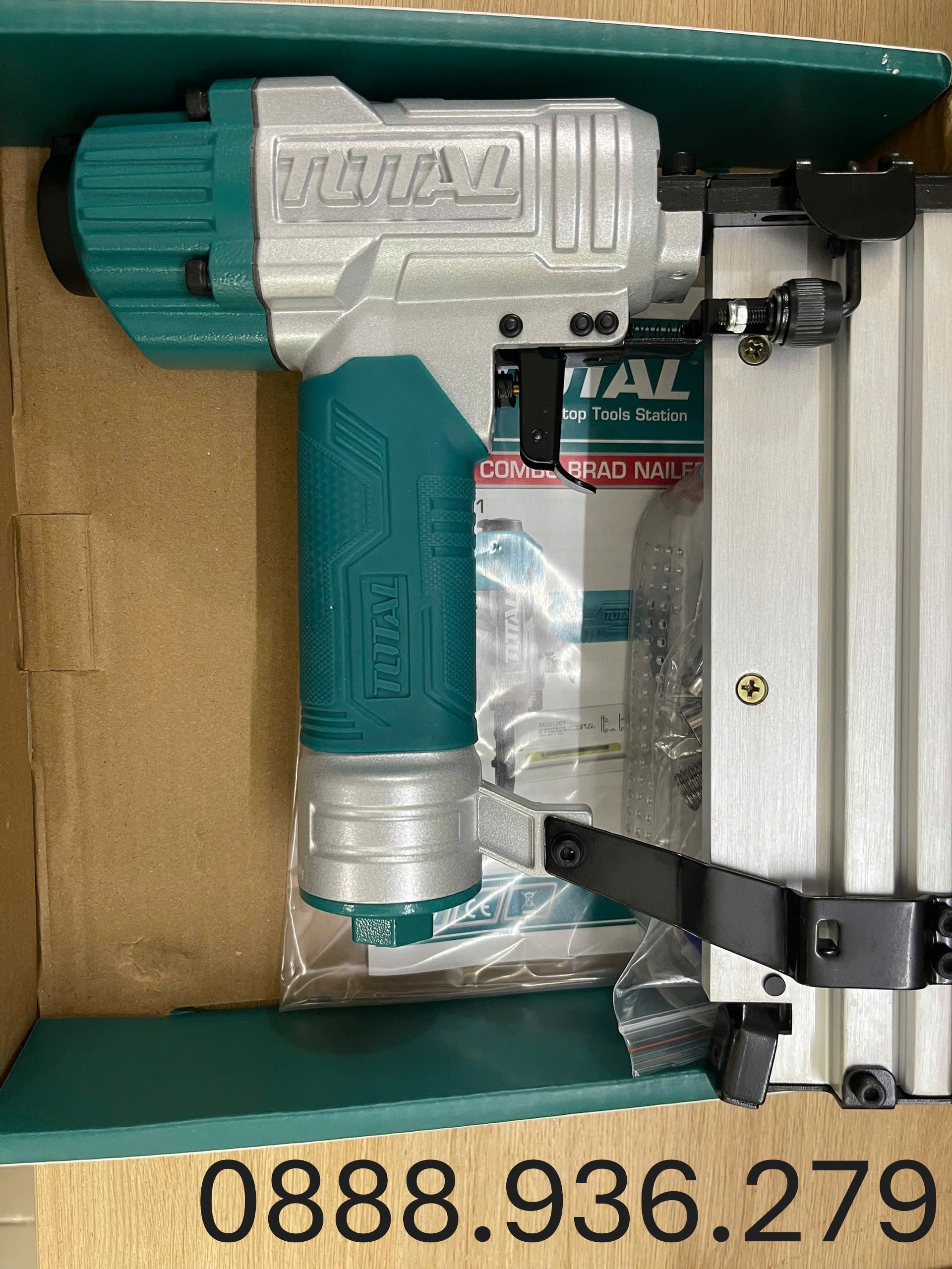 Súng bắn đinh khí nén Total TAT81501