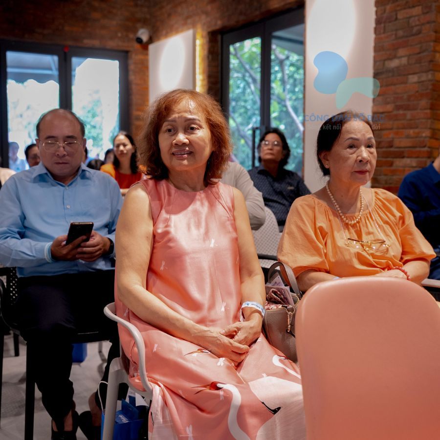 Người cao tuổi và các xu hướng TikTok: Liều thuốc chữa lành nỗi cô đơn hậu hưu trí