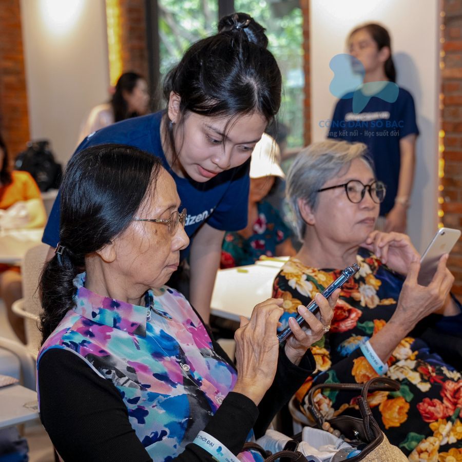 Dạy AI cho người cao tuổi - khó hay dễ