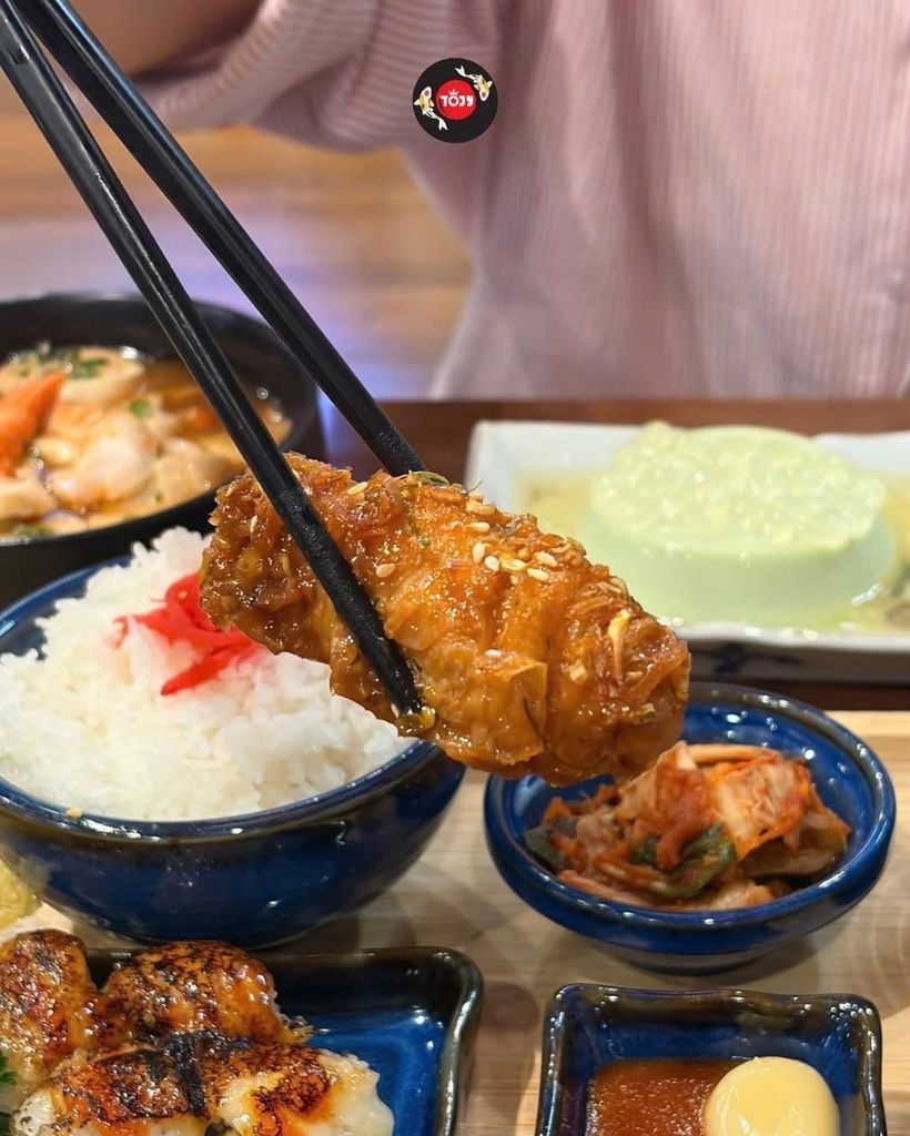 🌿 BENTO NHÀ TOJY – NHÌN GỌN GÀNG, ĂN LÀ “CUỐN”