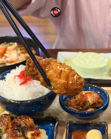 🌿 BENTO NHÀ TOJY – NHÌN GỌN GÀNG, ĂN LÀ “CUỐN”