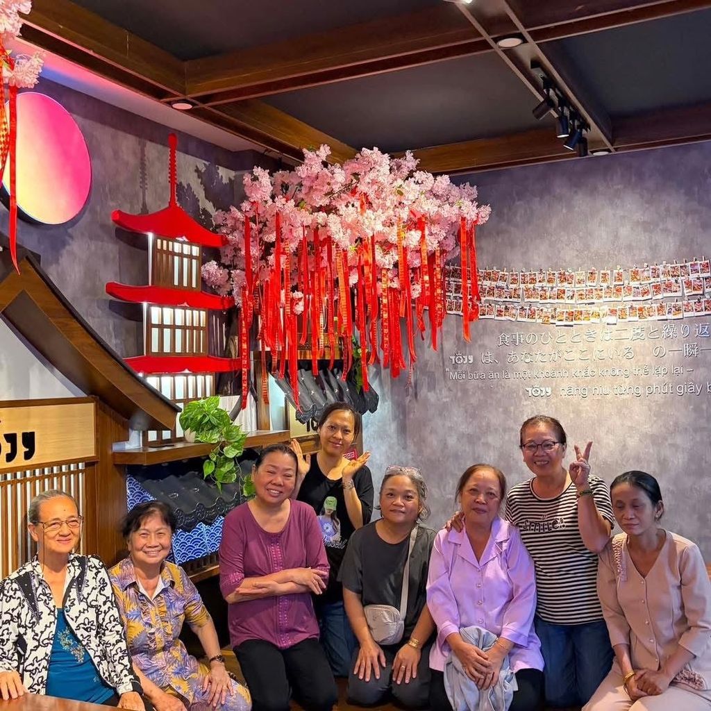 Thưởng thức sushi chay trong phòng riêng tại TOJY Bình Chánh