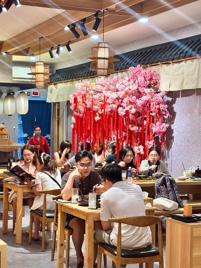 🌿 NGÀY QUỐC TẾ HẠNH PHÚC HÔM NAY - BẠN ĐÃ TỰ THƯỞNG CHO MÌNH BÀN TIỆC SUSHI CHAY CHƯA? 💚