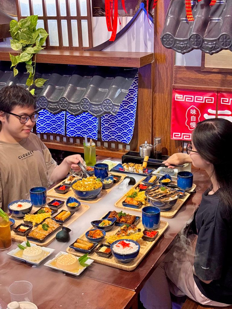🍱 BÀN TIỆC CHAY NHÀ TOJY DẠO NÀY CÓ GÌ “LẠ LẠ”…
