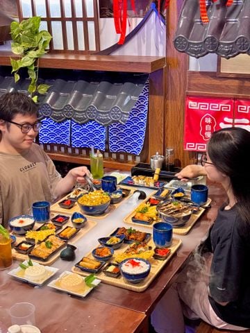 🍱 BÀN TIỆC CHAY NHÀ TOJY DẠO NÀY CÓ GÌ “LẠ LẠ”…