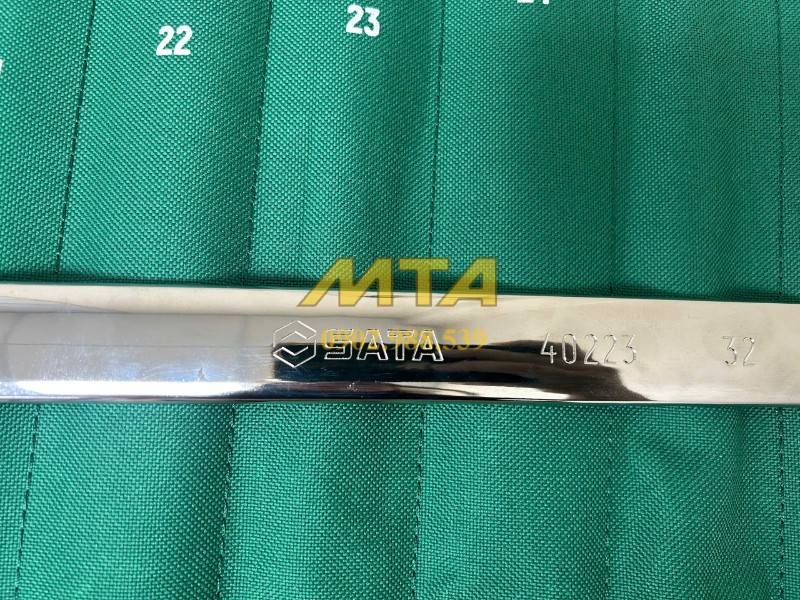 Bề mặt chrome bóng của cờ lê vòng miệng SATA 09027
