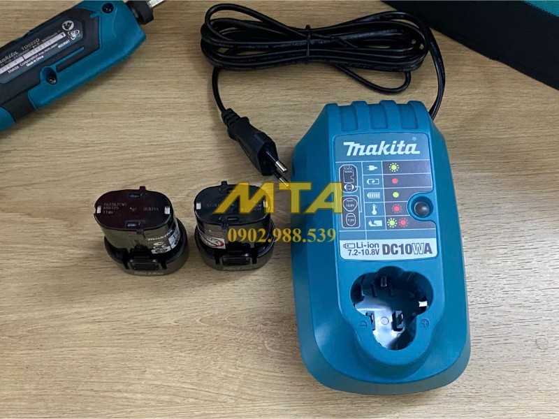 Bộ pin sạc và đầu vít của máy vặn vít Makita TD022DSE